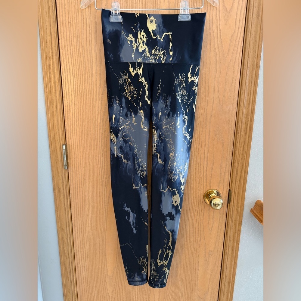OLD NAVY EUC GoDry Black Gold Marble Extra High Rise Full Length Leggings Size S